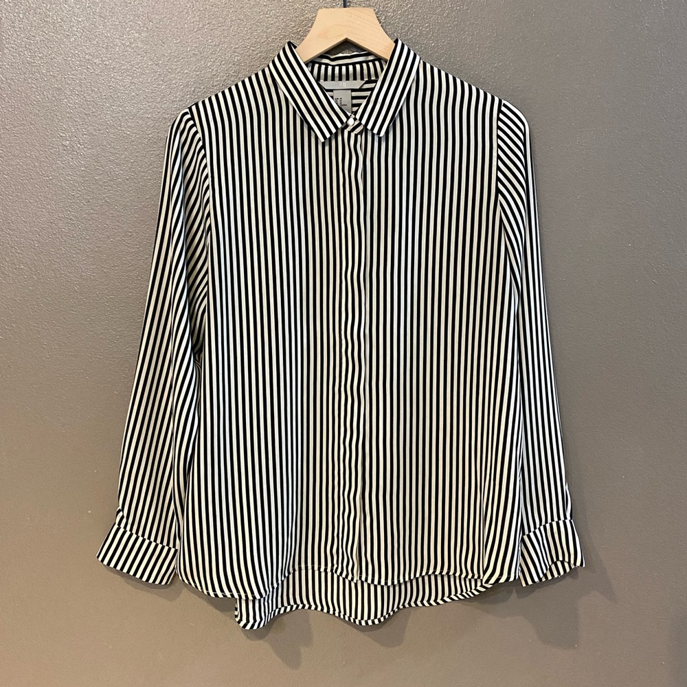 H&M BUTTON DOWN SHIRT